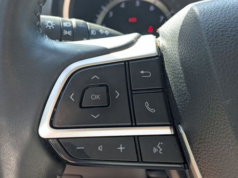 Used 2024 Toyota Highlander XLE AWD/4WD image 17