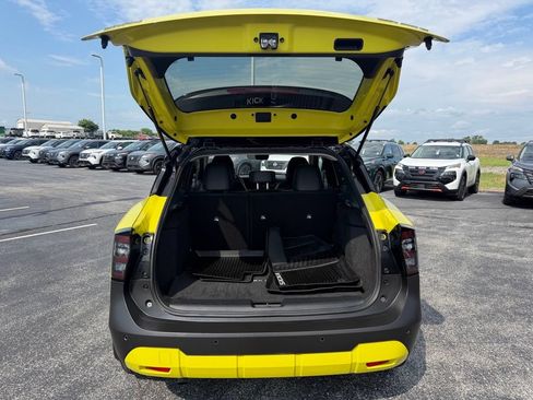 Used 2025 Nissan Kicks SR w/ SR Premium Package AWD/4WD image 37