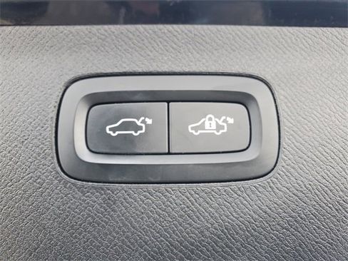 Used 2021 Volvo XC90 T6 Momentum w/ Climate Package image 35