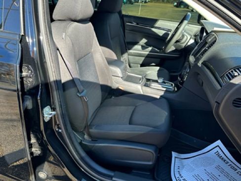 Used 2023 Chrysler 300 Touring w/ Sport Appearance Package image 21