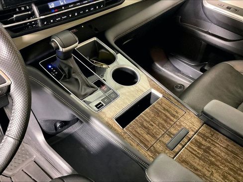 Used 2025 Toyota Sienna Platinum AWD/4WD image 19