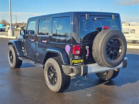 Used 2015 Jeep Wrangler Unlimited Sahara w/ Max Tow Package image 9