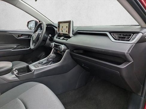 Used 2025 Toyota RAV4 XLE image 19