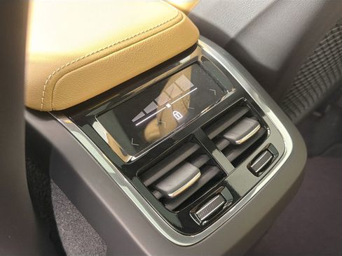 Certified 2023 Volvo XC60 B5 Ultimate w/ Protection Package Premier FWD image 26