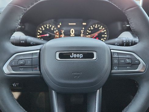 Used 2024 Jeep Compass Limited image 12