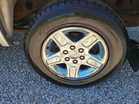 Used 2012 GMC Sierra 1500 SLE w/ All-Terrain Package image 4