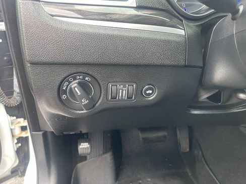 Used 2019 Chrysler 300 Touring w/ Driver Convenience Group AWD/4WD image 24