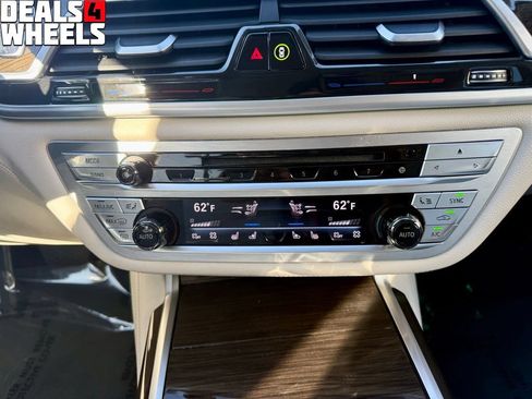 Used 2018 BMW 740i xDrive AWD/4WD image 17