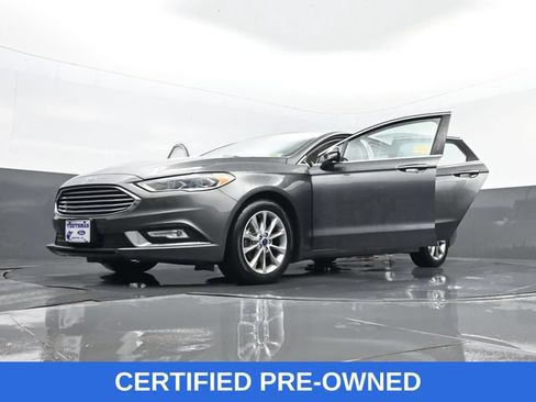 Used 2017 Ford Fusion SE FWD image 34