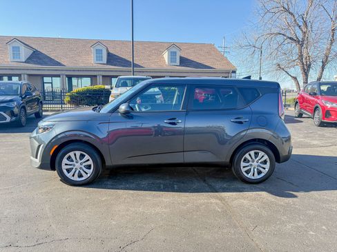 Used 2025 Kia Soul LX FWD image 10