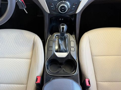 Used 2017 Hyundai Santa Fe Sport image 18