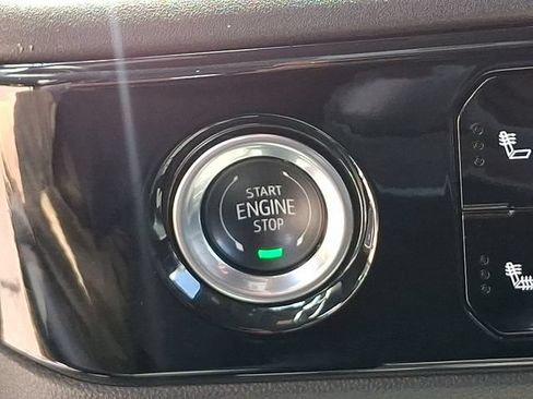 Used 2024 GMC Sierra 1500 SLT AWD/4WD image 23