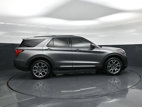 Certified 2025 Ford Explorer Platinum w/ Ultimate Package AWD/4WD image 28