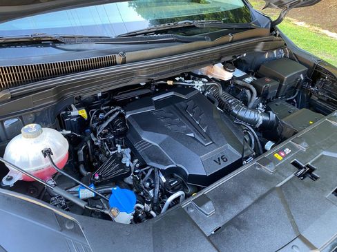 Used 2022 Kia Carnival LX FWD image 18