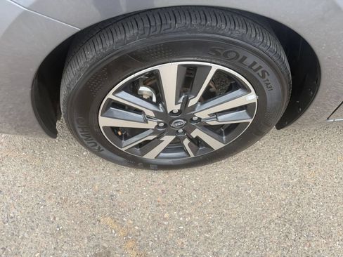 Used 2025 Nissan Versa SV FWD image 30