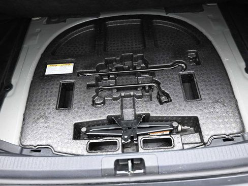 Used 2025 Toyota Camry LE w/ Convenience Package image 21