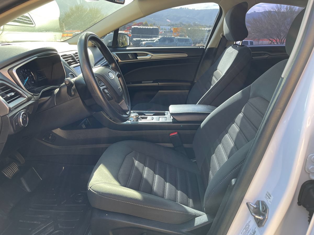Used 2019 Ford Fusion SE FWD image 15