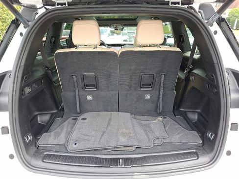 Certified 2023 Jeep Grand Cherokee L Limited w/ Luxury Tech Group II image 32