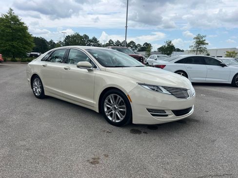 Used 2016 Lincoln MKZ w/ Equipment Group 300A Reserve FWD image 3