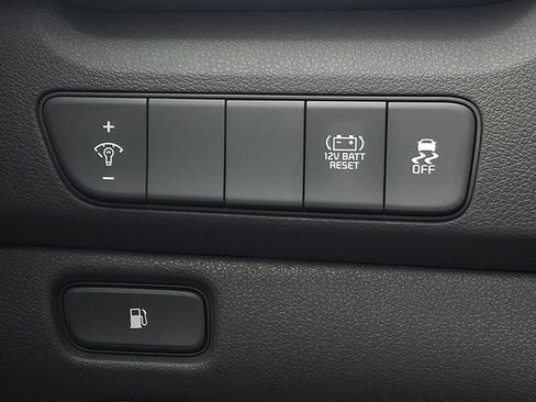 Used 2022 Kia Niro LX image 24