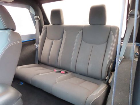 Used 2016 Jeep Wrangler Rubicon w/ Power Convenience Group image 33