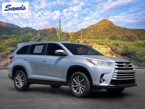 Used 2019 Toyota Highlander XLE FWD image 1