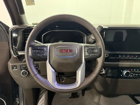 Used 2025 GMC Sierra 1500 SLE AWD/4WD image 4
