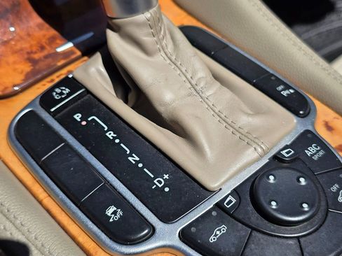 Used 2012 Mercedes-Benz SL 550 image 41