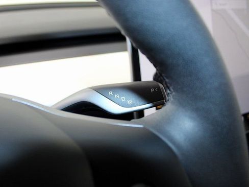 Used 2023 Tesla Model Y Performance image 15