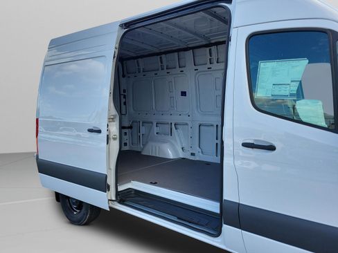 New 2025 Mercedes-Benz Sprinter 2500 image 28