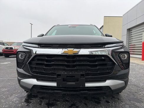 Used 2025 Chevrolet TrailBlazer LT image 2