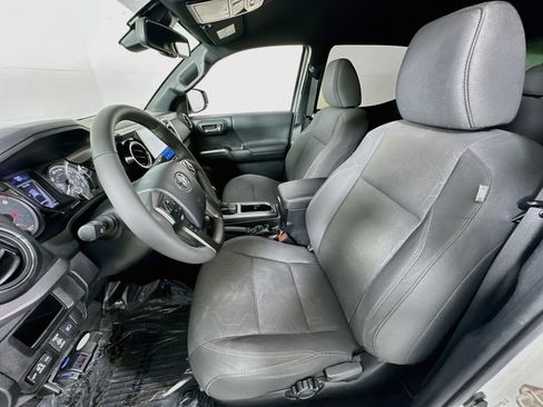 Used 2019 Toyota Tacoma TRD Off-Road RWD image 19