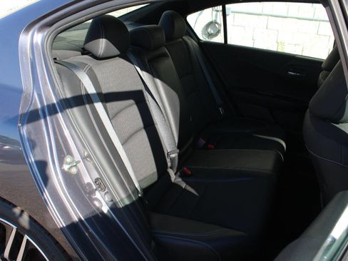 Used 2016 Honda Accord Sport image 17