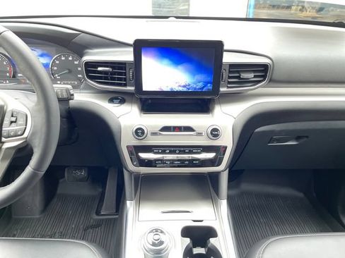 Used 2023 Ford Explorer XLT w/ Equipment Group 202A AWD/4WD image 21