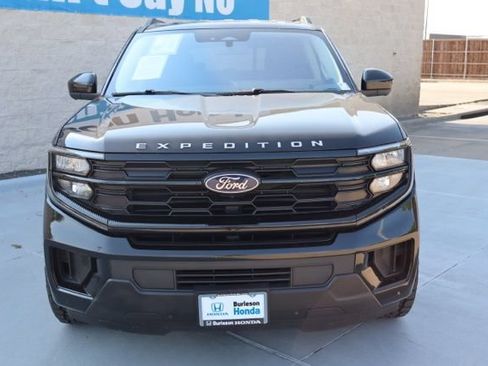 Used 2025 Ford Expedition Max Active AWD/4WD image 3