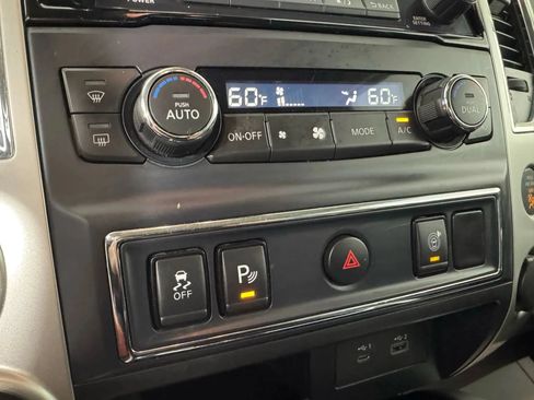 Used 2021 Nissan Titan SV w/ SV Convenience Package AWD/4WD image 22
