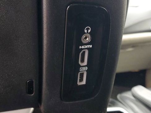 Used 2018 Chrysler Pacifica Limited w/ Advanced Safetytec Group image 12