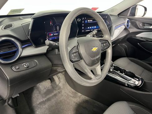 Used 2025 Chevrolet Trax LT image 20