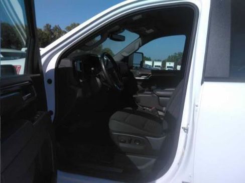 Used 2025 Chevrolet Silverado 3500 LT w/ Convenience Package image 3