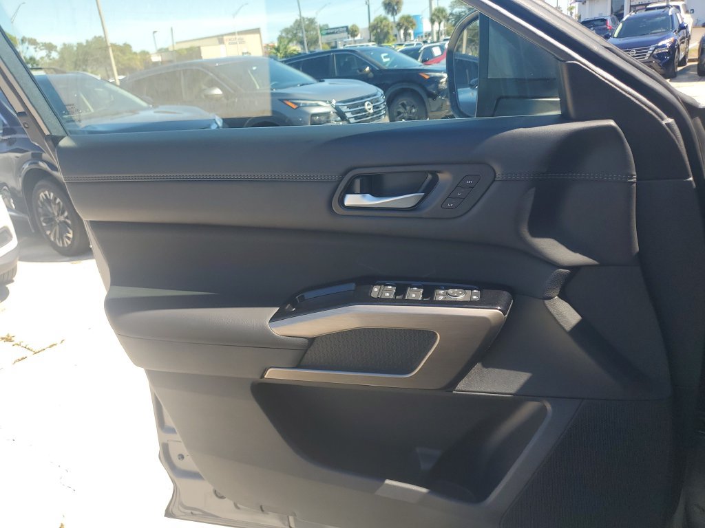 Used 2025 Nissan Pathfinder Platinum w/ Cargo Package FWD image 26