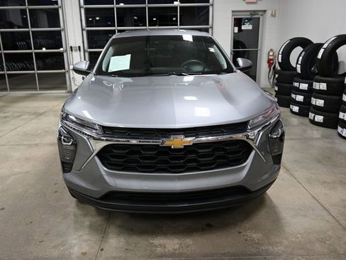 Used 2024 Chevrolet Trax LS w/ LS Convenience Package image 2