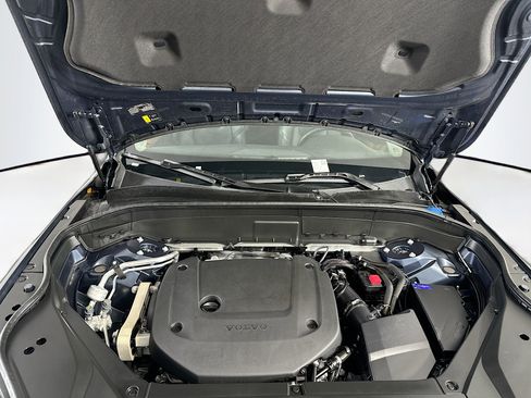 Used 2025 Volvo XC90 B6 Plus image 37