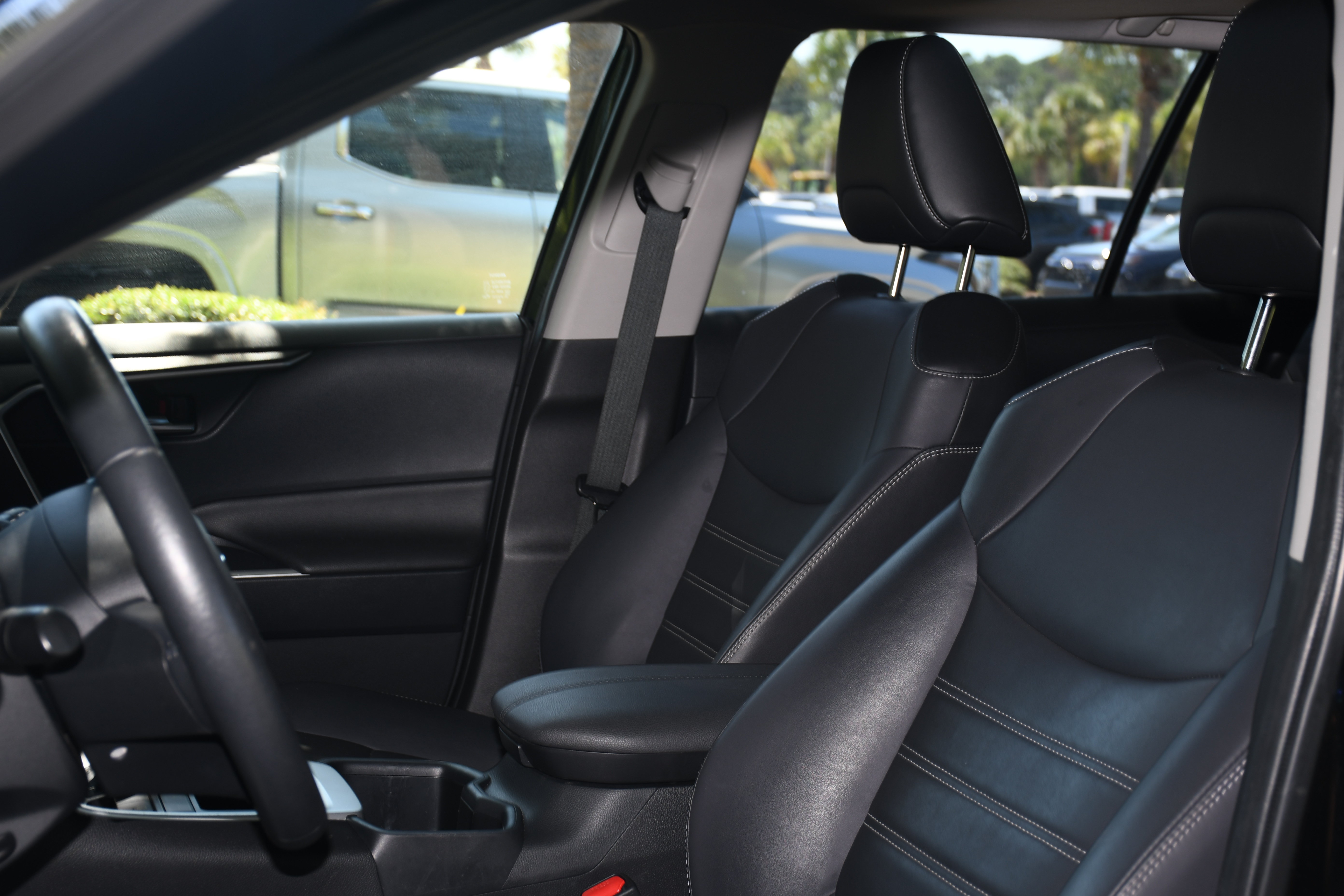 Used 2022 Toyota RAV4 XLE Premium FWD image 14