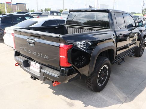 Used 2025 Toyota Tacoma TRD Off-Road image 9