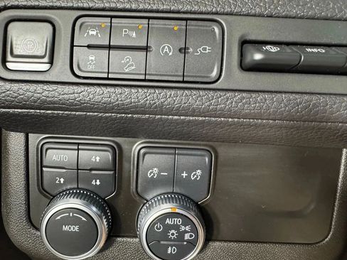 Used 2021 GMC Yukon XL Denali w/ Advanced Technology Package AWD/4WD image 23