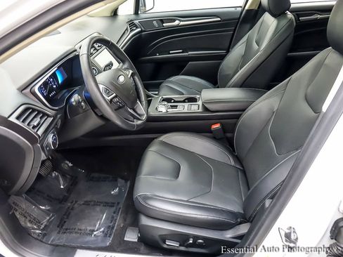 Used 2020 Ford Fusion Energi Titanium image 9