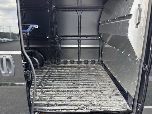Used 2023 RAM ProMaster 2500 w/ Black Appearance Package FWD image 11