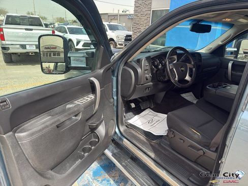 Used 2010 Chevrolet Silverado 2500 LT w/ Interior Plus Package AWD/4WD image 15