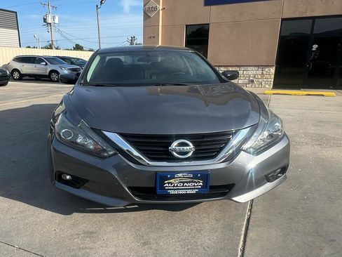 Used 2017 Nissan Altima 2.5 SR w/ Midnight Edition Package FWD image 3