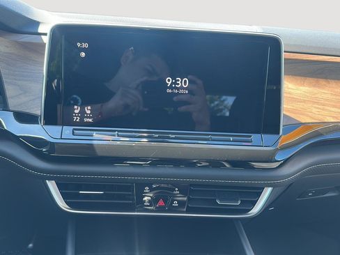 Used 2025 Volkswagen Atlas SE AWD/4WD image 34